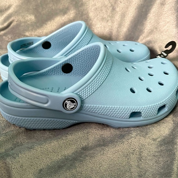 Classic Crocs - Picture 4 of 6